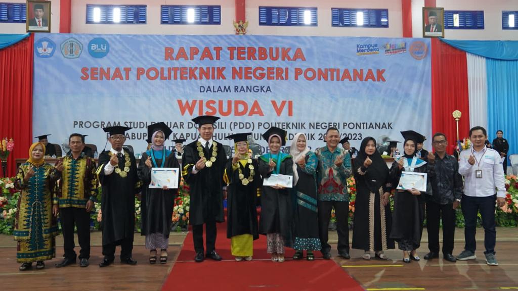 Bupati Sis Minta Wisudawan Politeknik Turut Andil Membangun Kapuas Hulu