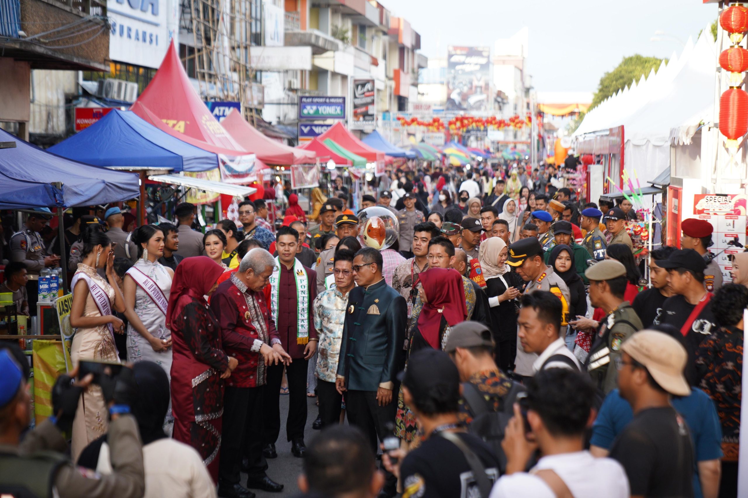 Warga Tumpah Ruah di Pekan Kuliner Cap Go Meh Pontianak, Edi Suryanto: Bangkitkan Perekonomian Warga