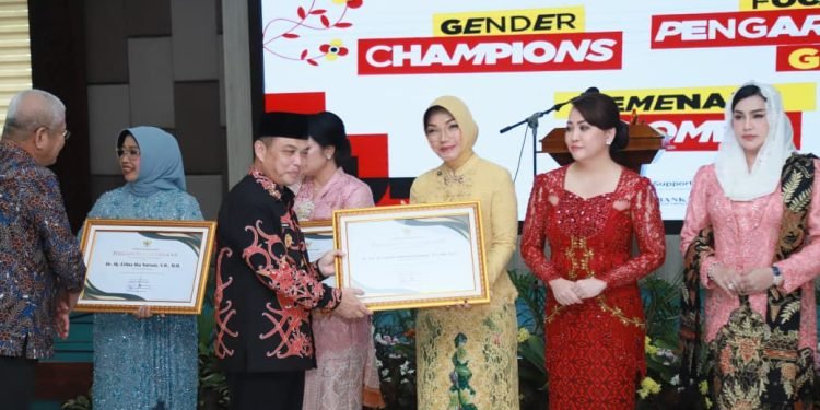 Pengarusutamaan Gender, Yanieta Arbiastutie Diganjar Penghargaan Gender Champion