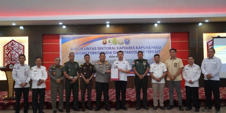 Kapuas Hulu Dorong Legalitas Pertambangan Rakyat, Tiga Koperasi Sudah Kantongi IPR Emas