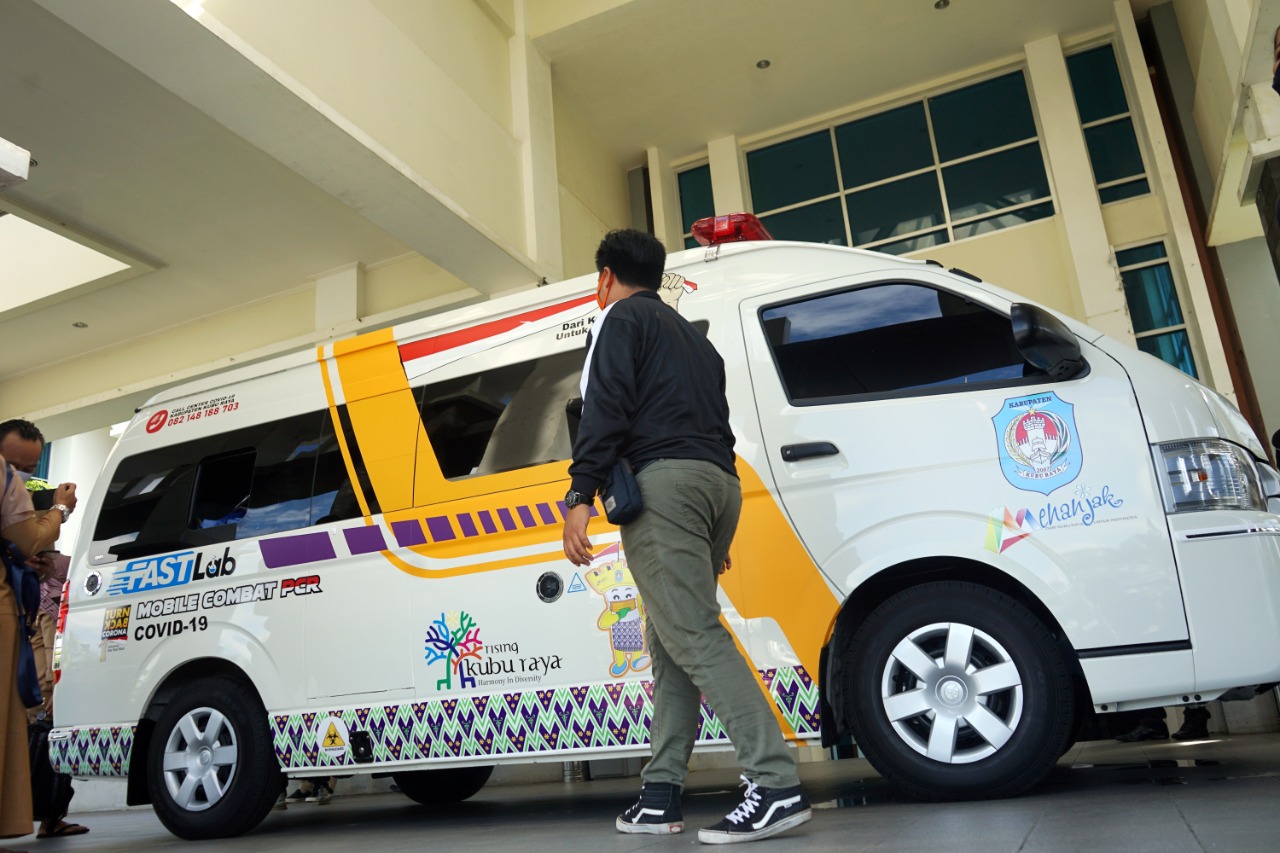 kekinian Kubu Raya Operasikan Mobil PCR Swab