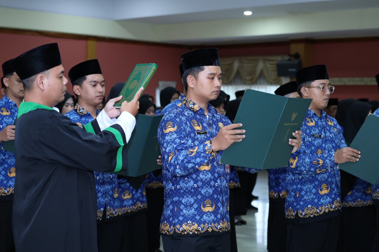 Lantik 54 ASN, Pemkot Pontianak Tekankan Pentingnya Solusi Atasi Permasalahan Warga