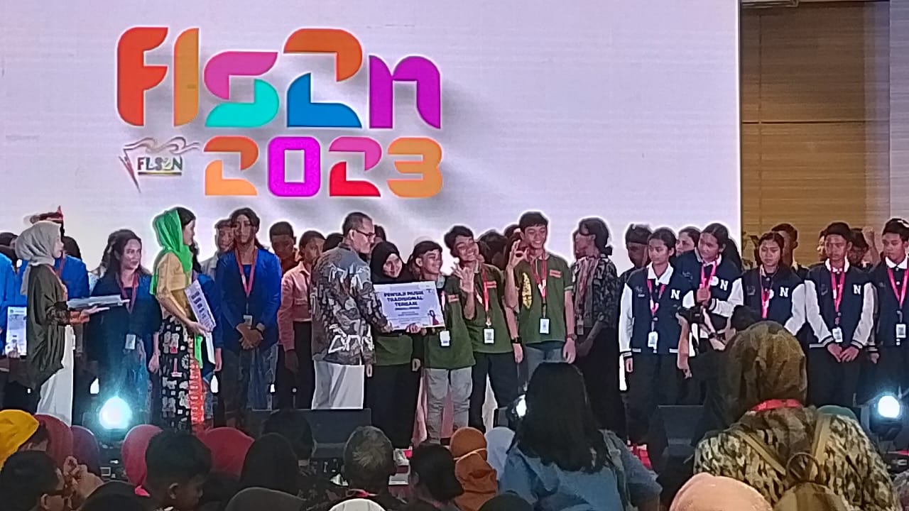 SMPN 3 Pontianak Raih Medali Emas FLS2N Kemendikbud Ristek, Edi Kamtono: Prestasi Membanggakan di Bidang Seni