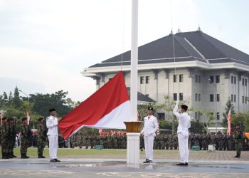 Upacara Penurunan Bendera HUT ke-80 RI di Kalbar