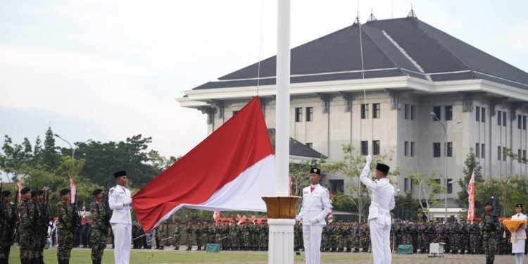 Upacara Penurunan Bendera HUT ke-80 RI di Kalbar