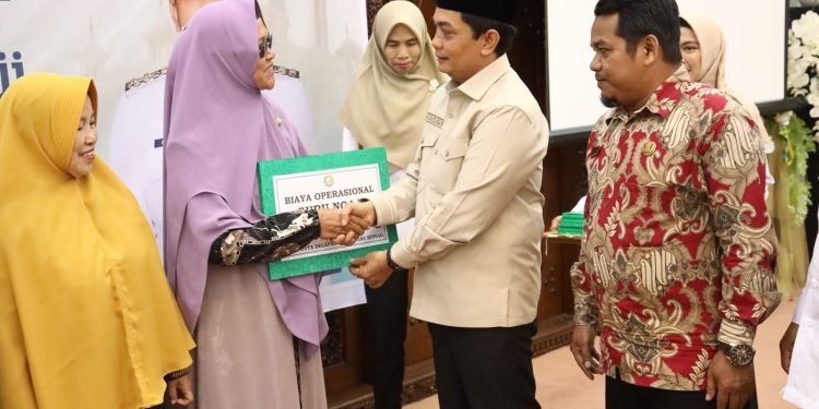 Guru Ngaji Pontianak Terima Bantuan Operasional, Bentuk Apresiasi atas Pengabdian