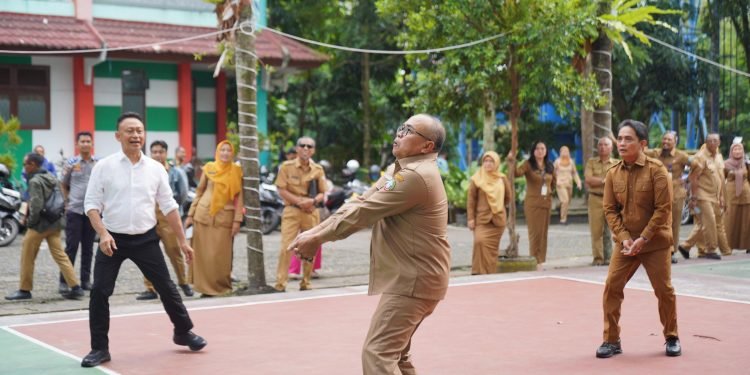 Wali Kota dan Wakil Wali Kota Pontianak Turun ke Lapangan Meriahkan Turnamen Voli ASN HUT ke-54 KORPRI