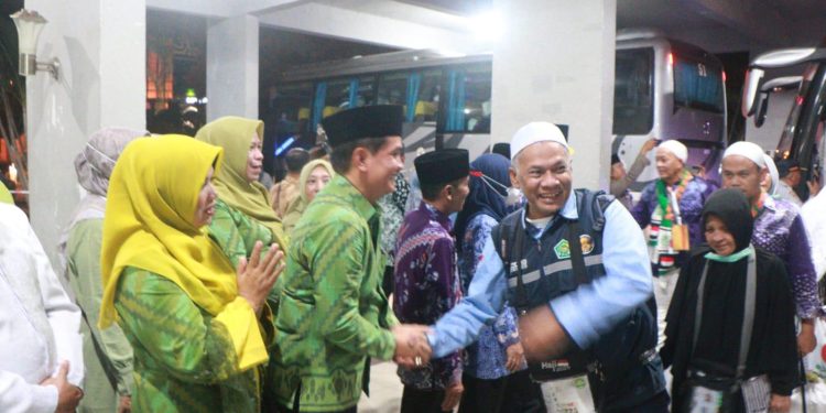 Seluruh Jemaah Haji Pontianak Tiba di Tanah Air dengan Selamat, Wakil Wali Kota Sampaikan Rasa Syukur