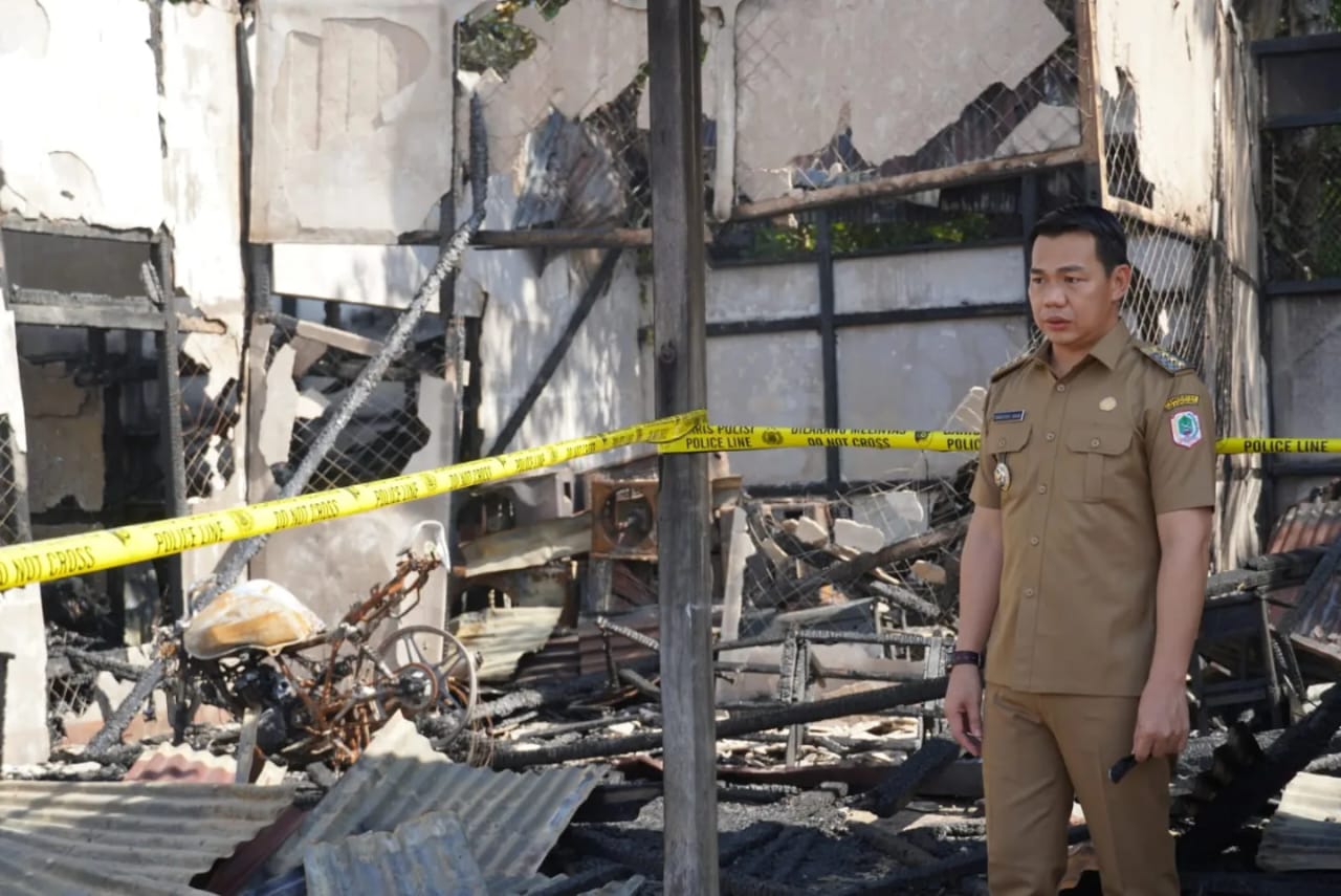 Bupati Kapuas Hulu: Pasca Terbakar, Pelayanan di Kantor BKPSDM Sementara di Puskesmas Kedamin