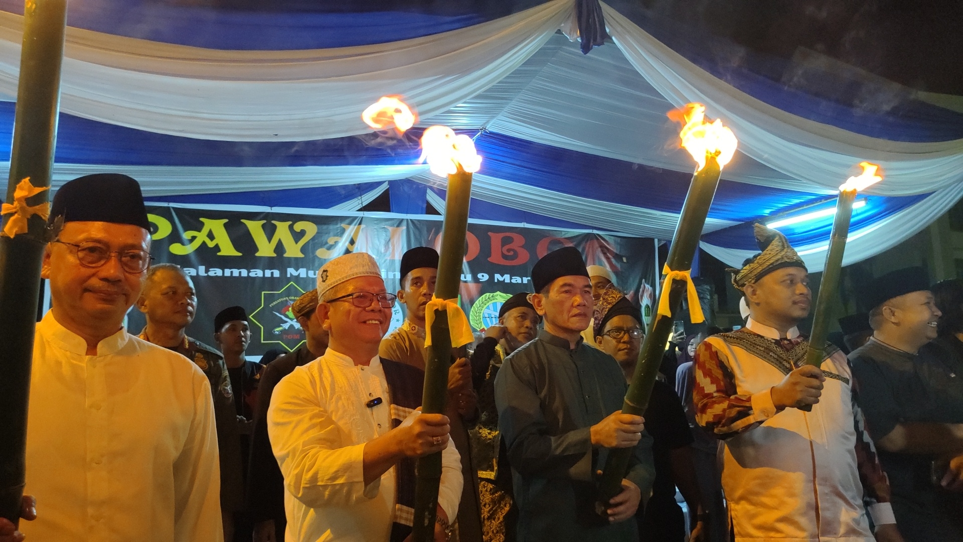 Ribuan Warga Pontianak Antusias Ramaikan Pawai Obor Sambut Ramadan
