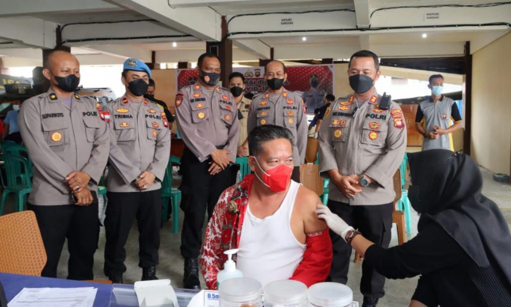 Divaksinasi Booster, Bupati Sanggau: Semoga Tak Mudah Diserang Covid-19