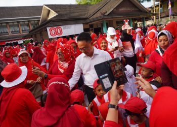 Pontianak Banjir Merah Putih, Pemkot Bagikan 5.000 Bendera Sambut HUT ke-80 RI