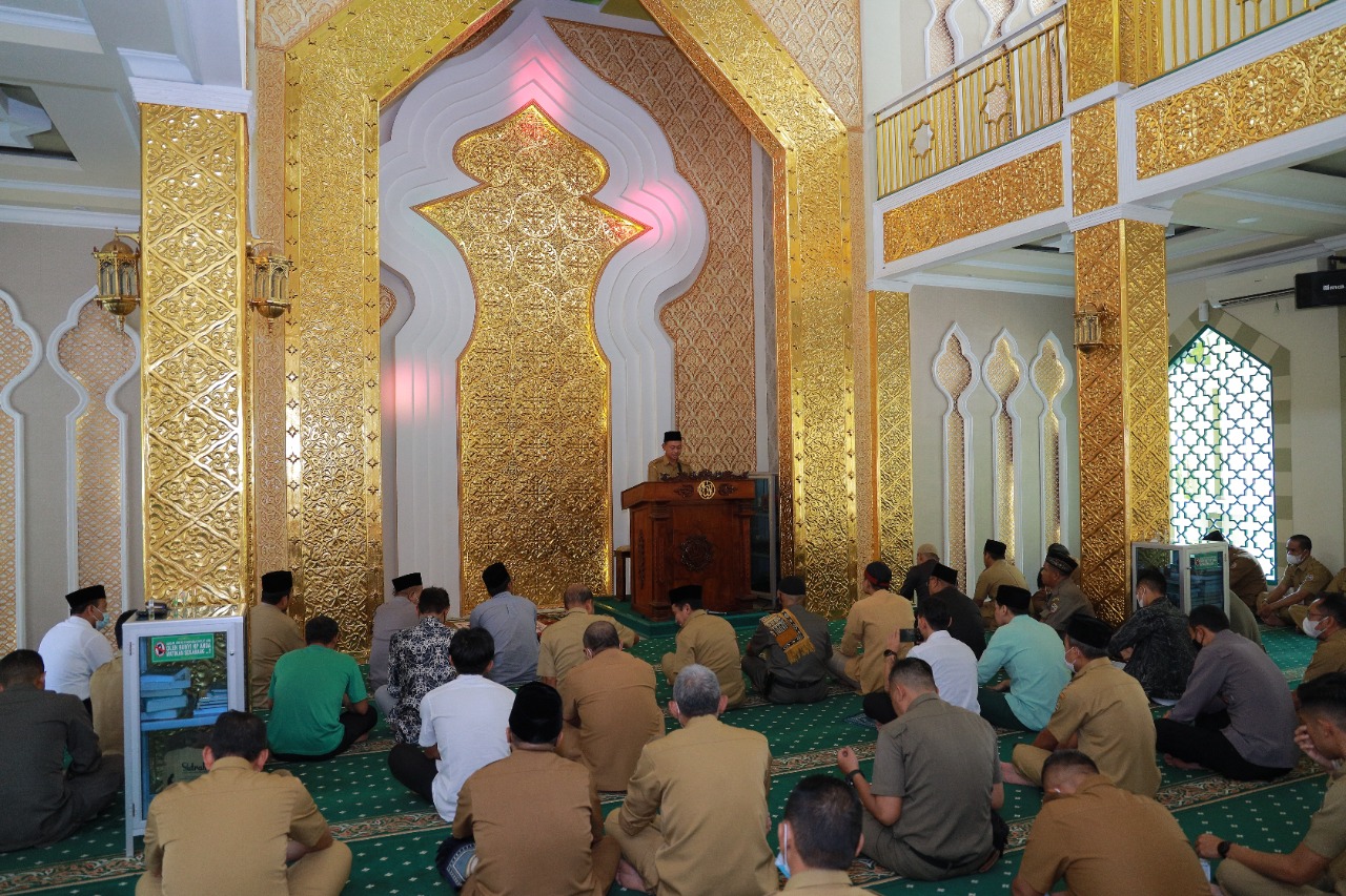 Tausiyah Singkat di Masjid Al Khalifah, Wako Edi: Ciptakan Lingkungan Kerja yang Harmonis dan Kondusif