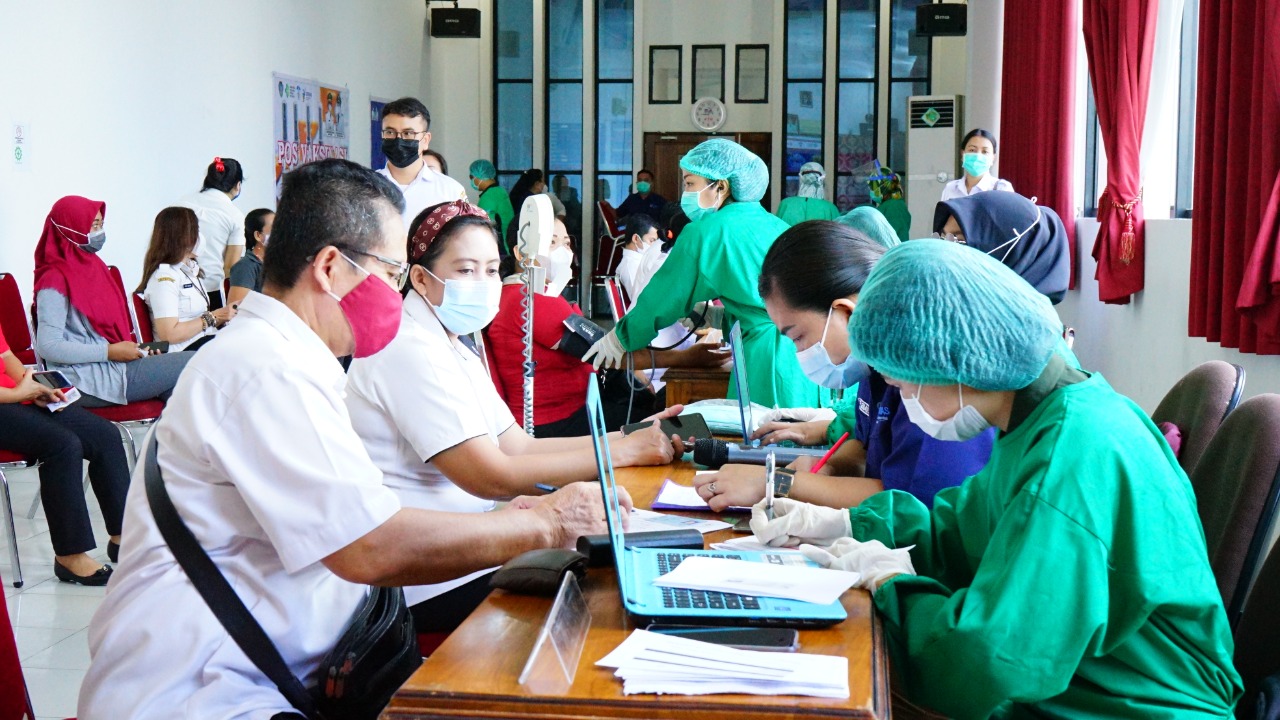 Dosis Pertama Vaksin COVID-19 Bagi ASN Landak