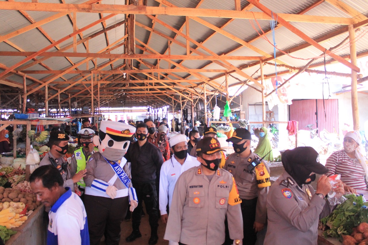 Badut Polantas Kampanyekan Wajib Pakai Masker di Ketapang