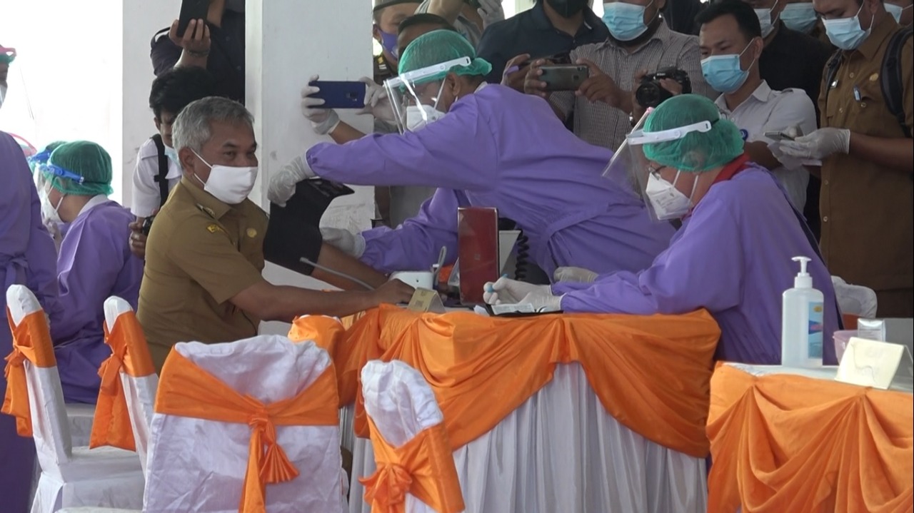 Dokter Tunda Vaksinasi COVID-19 Perdana Bupati Ketapang, Ini Alasannya
