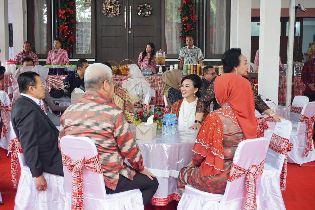 Rayakan Natal dengan Suka Cita, Cornelis Gelar Open House 2 Hari di Ngabang