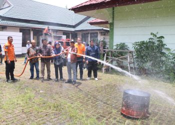 Pemkot Bantu Alat Damkar dan Perlengkapan Posyandu di Pontianak Utara