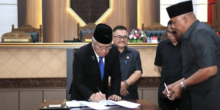 APBD Kalbar 2025 Lebih Adaptif, Pemprov dan DPRD Teken Kesepakatan KUA-PPAS