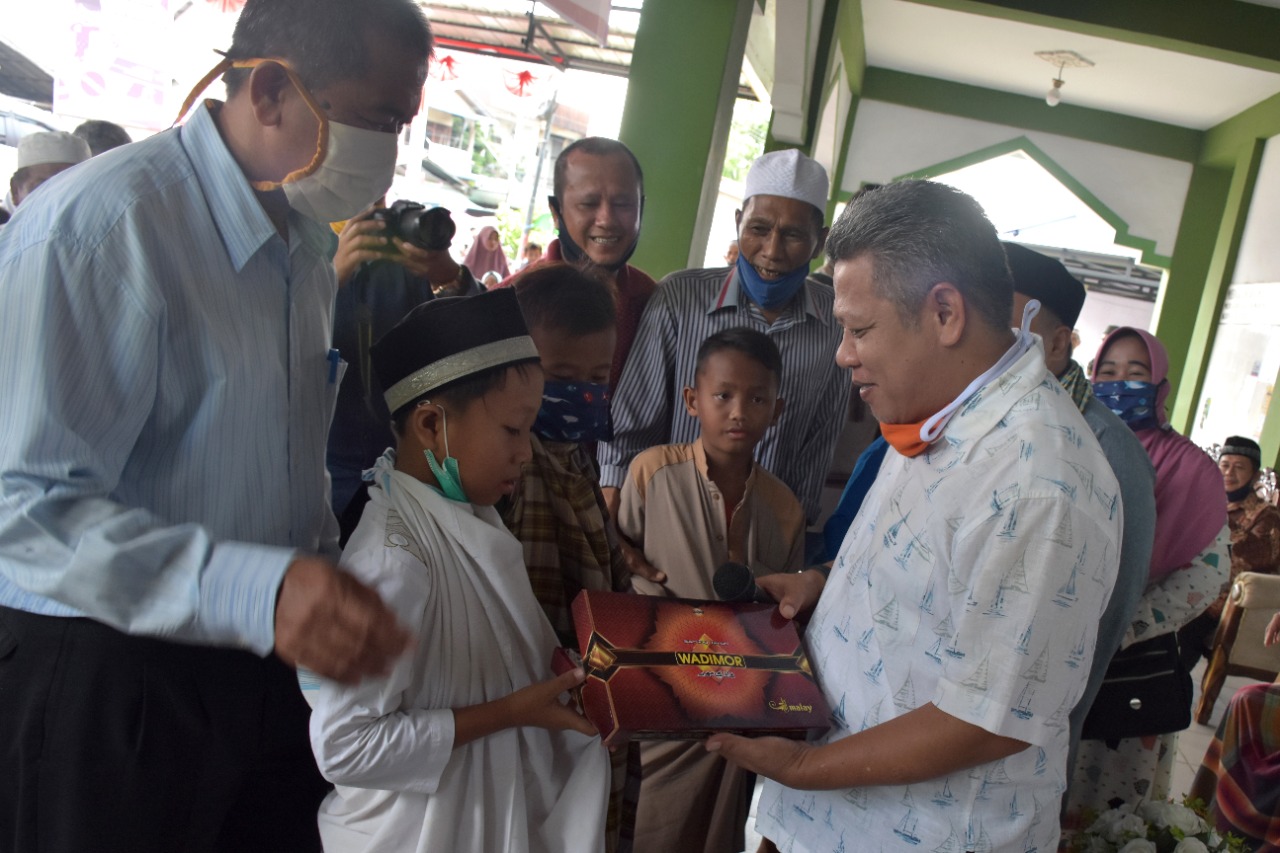 Bangun Generasi Sehat Lewat Khitanan Massal