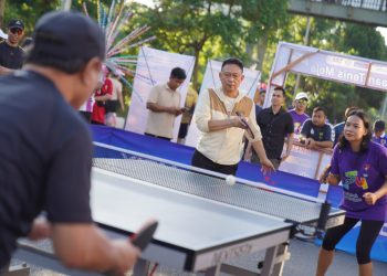 Wali Kota Edi Kamtono Tunjukkan Keahlian Tenis Meja di CFD Pontianak