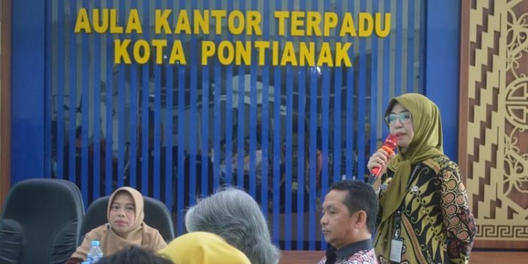 Disdukcapil Pontianak Bahas Tantangan dan Inovasi Layanan dalam Forum Evaluasi