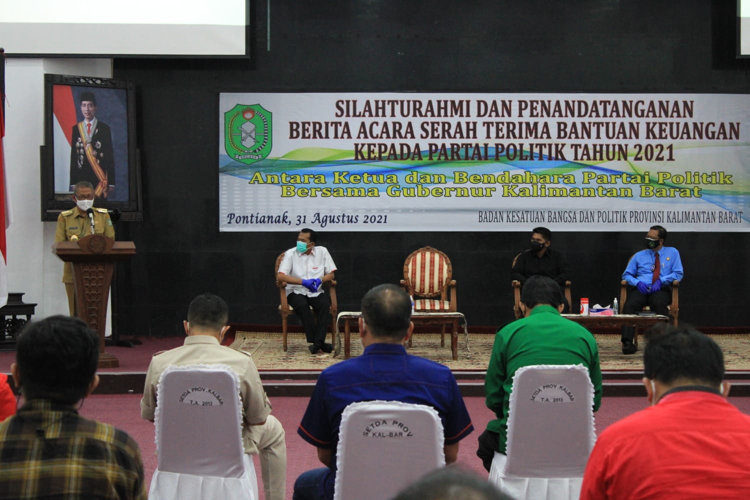 Gubernur Kalbar Serahkan Bantuan Keuangan untuk 12 Parpol