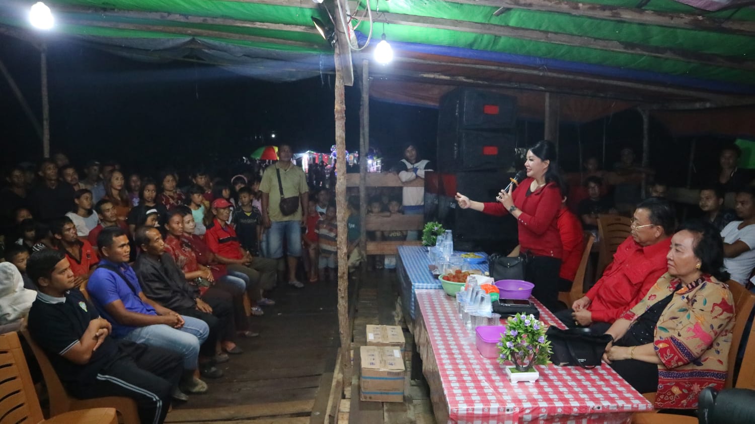 Kunjungi Desa Sekendal, Karolin Minta Masyarakat Kompak Bangun Desa