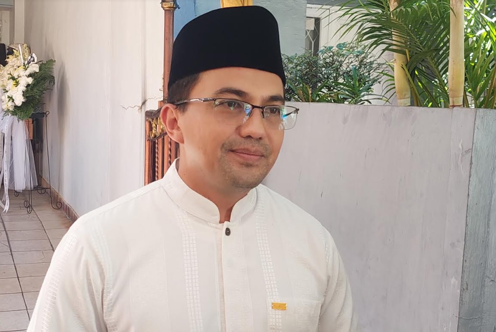 Perpisahan Terakhir: Sahrul Gunawan dan Doa di Pemakaman Donny Kesuma