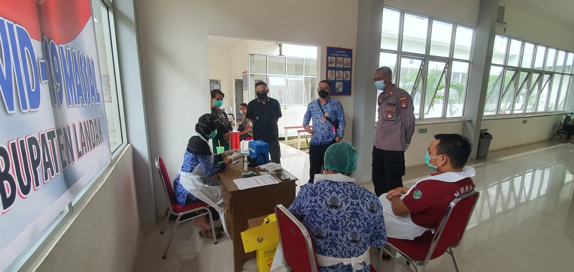 Landak Prioritaskan Vaksinasi COVID-19 untuk Tenaga Kependidikan
