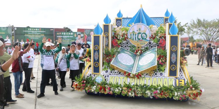 Kafilah Pontianak Tampil Memukau di Pawai Ta’aruf MTQ XXXIII Kalbar