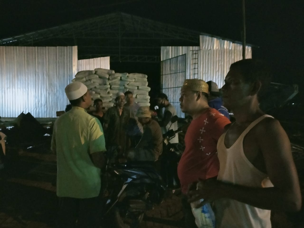 Warga Wajok Hulu Stop Aktifitas Gudang Semen PT Universal