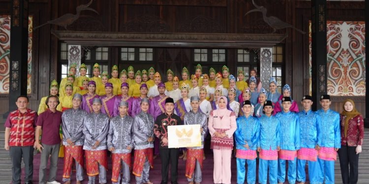 50 Penari Muda Kalbar Siap Ukir Sejarah di Istana Negara