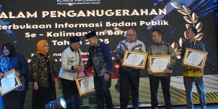 Kapuas Hulu Borong Enam Penghargaan Keterbukaan Informasi Publik Kalbar 2025