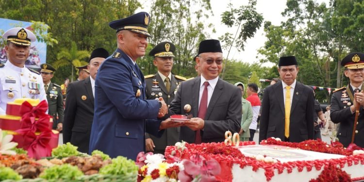 Semangat TNI Rakyat Warnai Peringatan HUT ke-80 di Pontianak