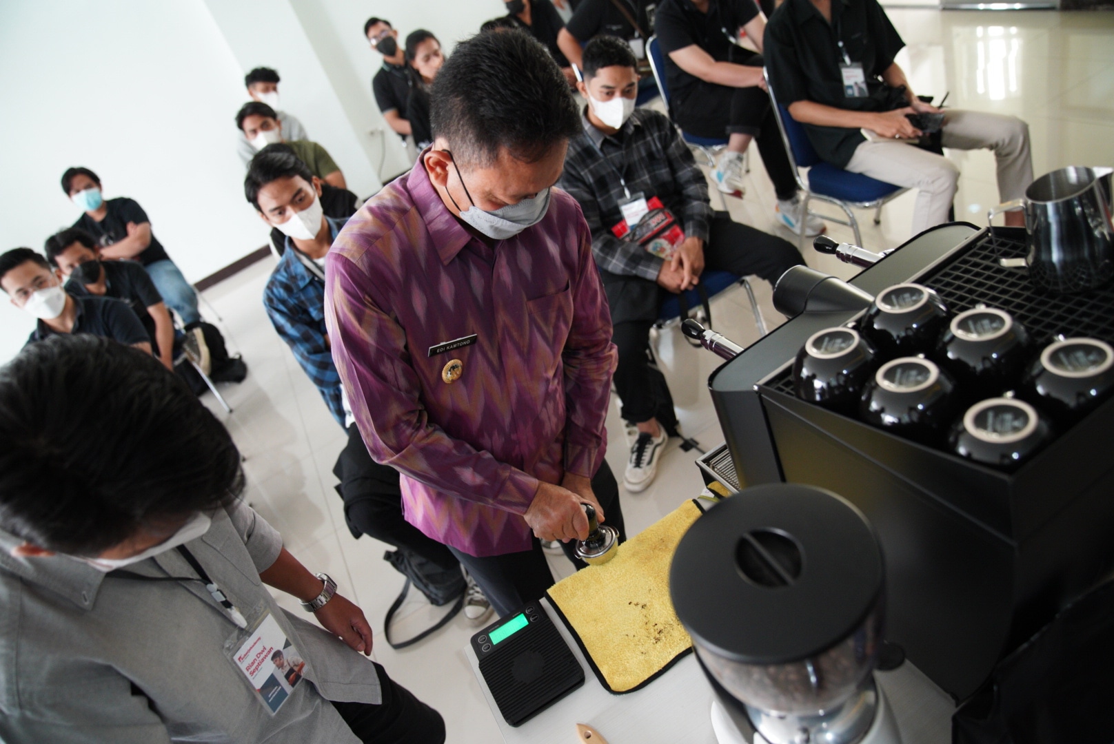 Bang ERKA Motivasi Para Barista Muda Lewat Workshop Kukerja Academy Barista