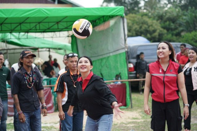 Karolin Buka Turnamen Kades Cup Mandor 2023, Kades Kompak Dukung Olahraga