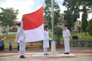 Wakil Bupati Landak Pimpin Upacara Penurunan Bendera