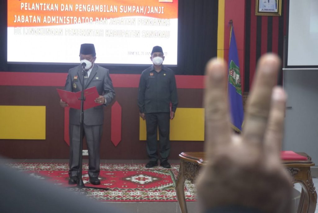 Bupati Sanggau Lantik 71 Pejabat Daerah, Ingatkan Tantangan ke Depan Semakin Berat