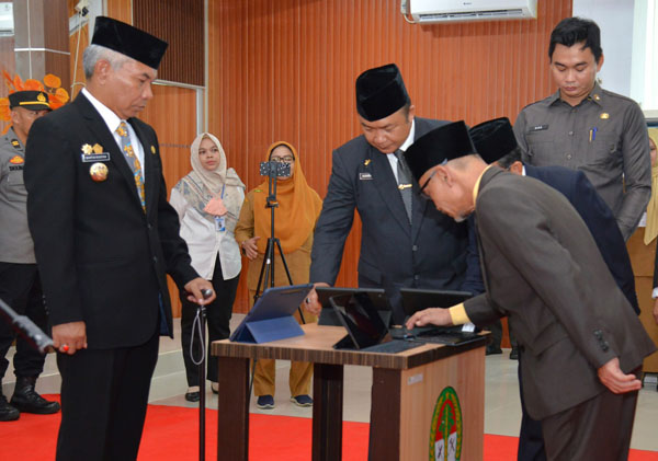 Lantik 34 Pejabat, Bupati Ketapang: Pejabat Dituntut Berinovasi, Produktif dan Bekerja Sesuai Aturan