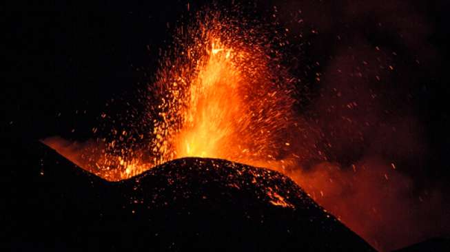 Arti Mimpi Bencana Alam Gunung Meletus Hingga Tsunami, Pertanda Apakah?