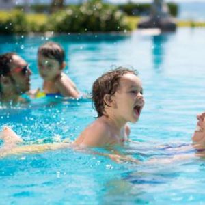 Berenang Tak Hanya Menyehatkan, Namun Tingkatkan Kemampuan Kosakata Anak