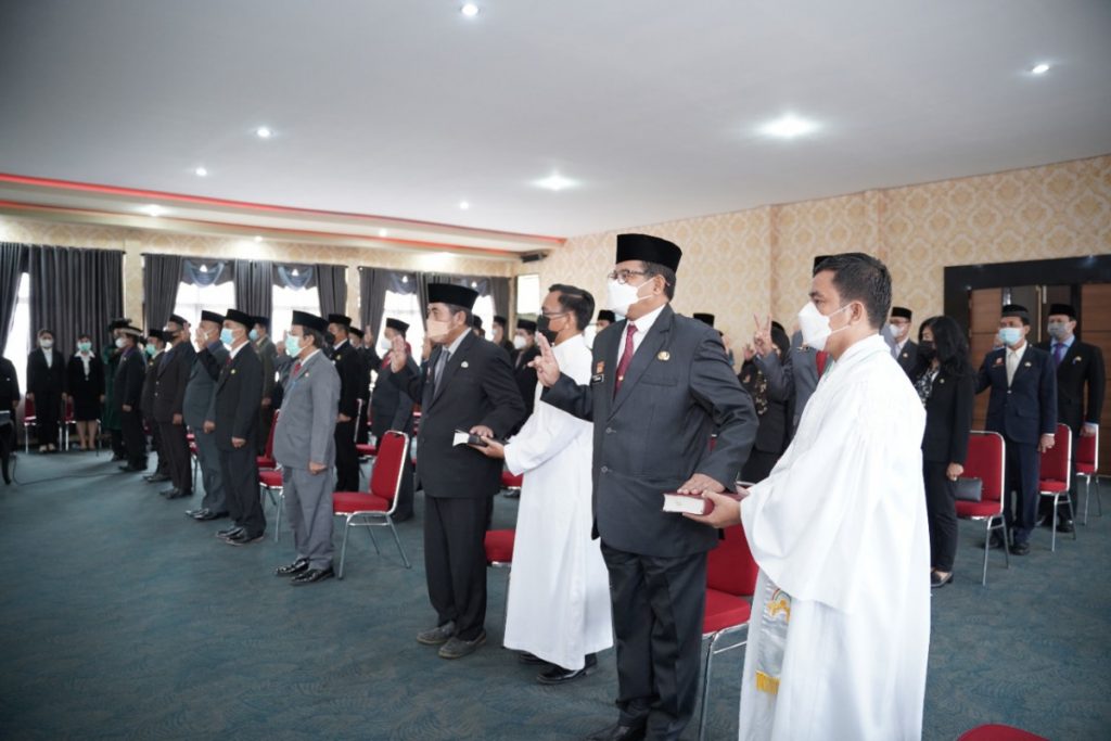 Bupati Paolus Hadi Lantik 424 Pejabat Pemkab Sanggau