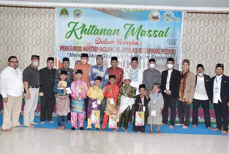 Khitanan Massal di Masjid Al-Ikhlas Ketapang
