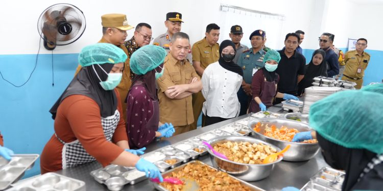 Gubernur Kalbar Tinjau Layanan Gizi di Ketapang Pastikan Kebersihan dan Pemenuhan Nutrisi